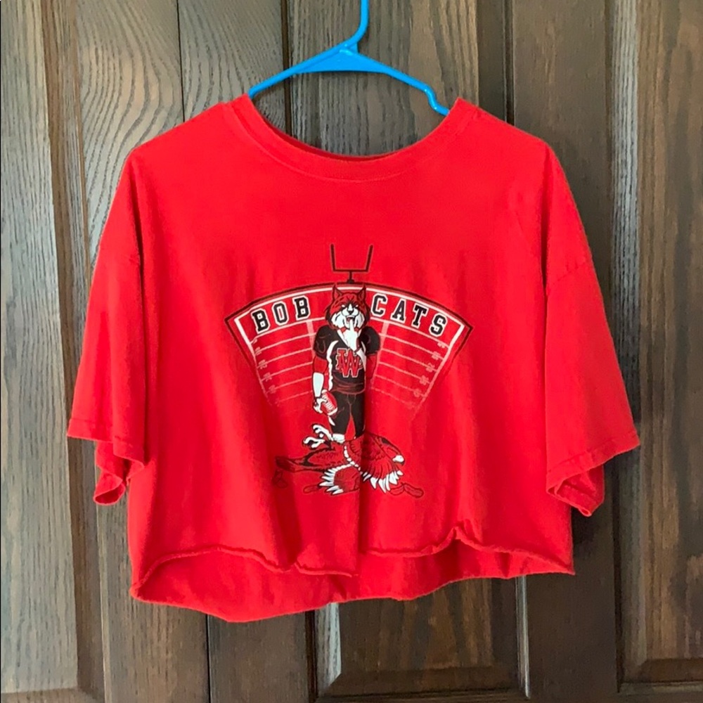 cropped bobcats tee